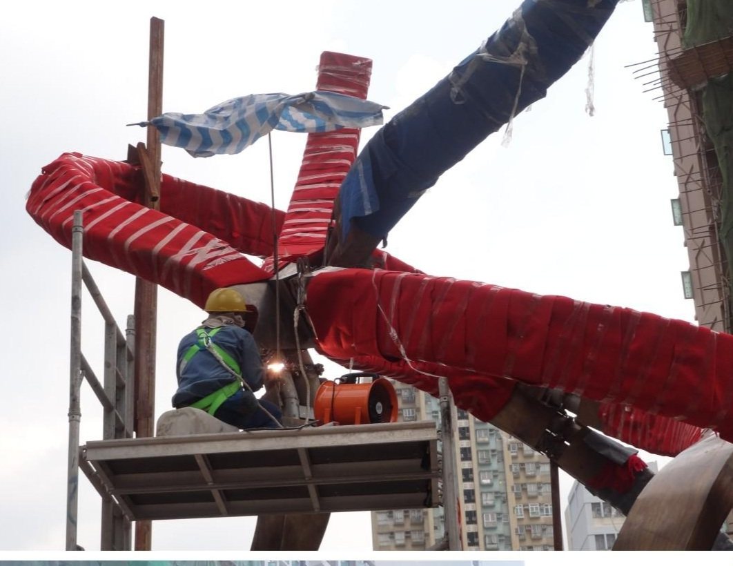 Protected sculpture components during on-site assembly