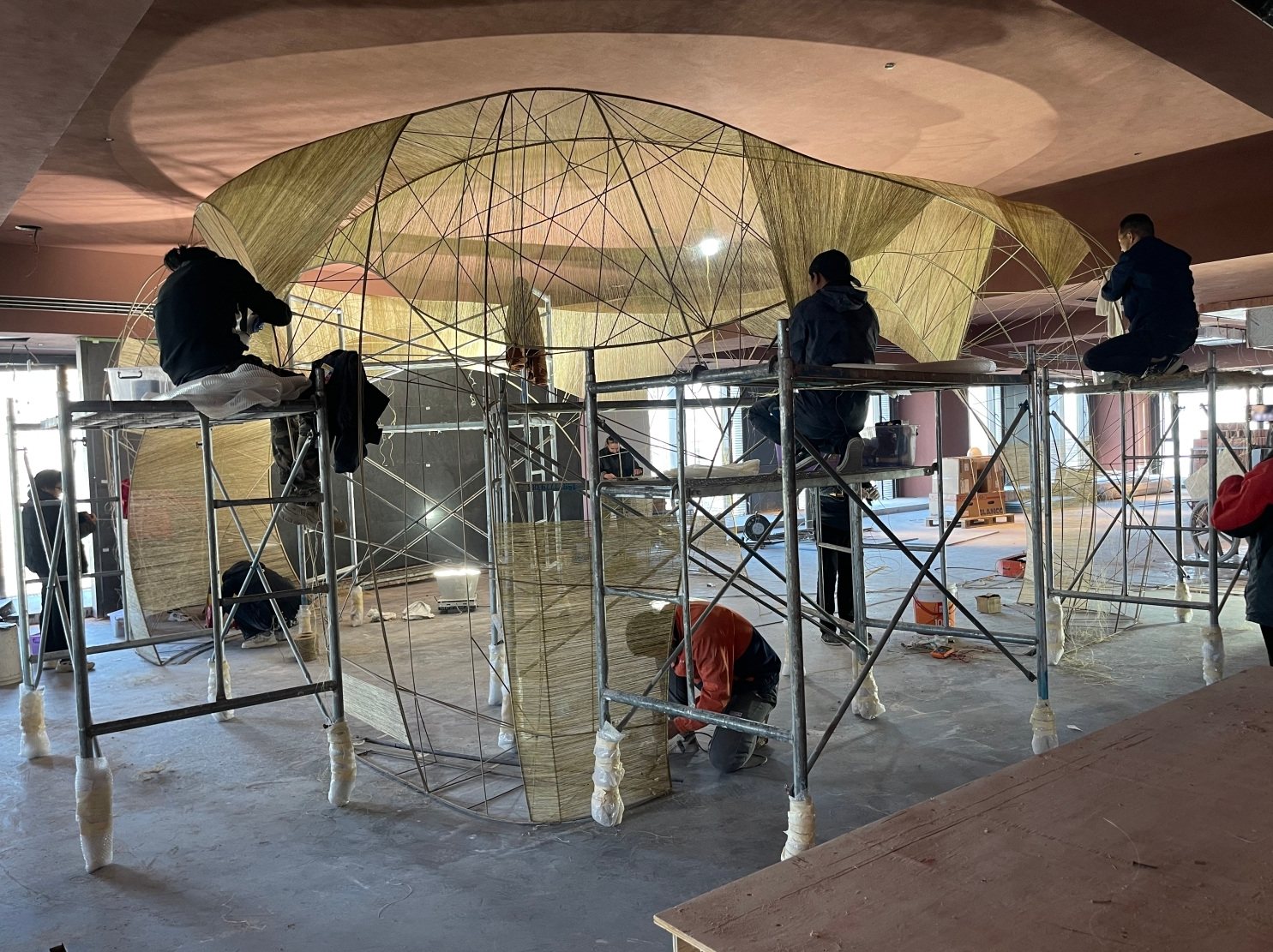 Internal framework and scaffolding during installation