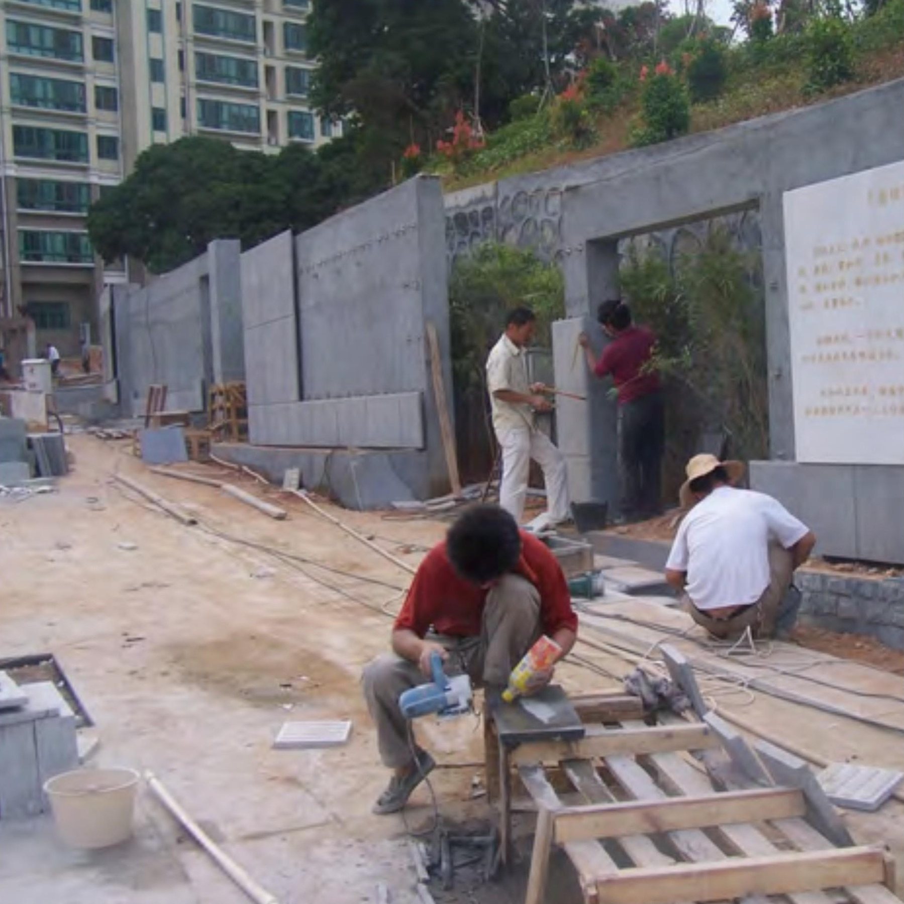 On-site installation work for the Meilin Park landscape wall