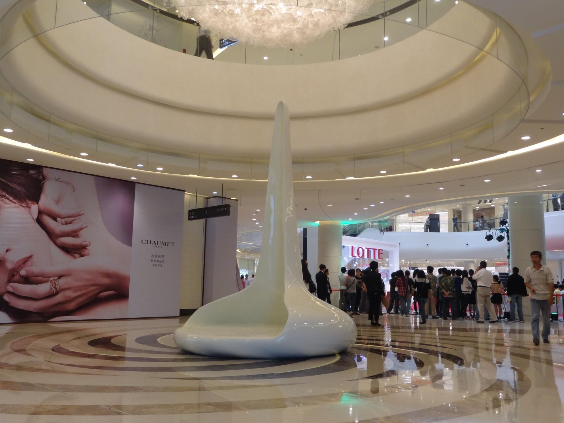 Large white sculptural form in the shopping mall